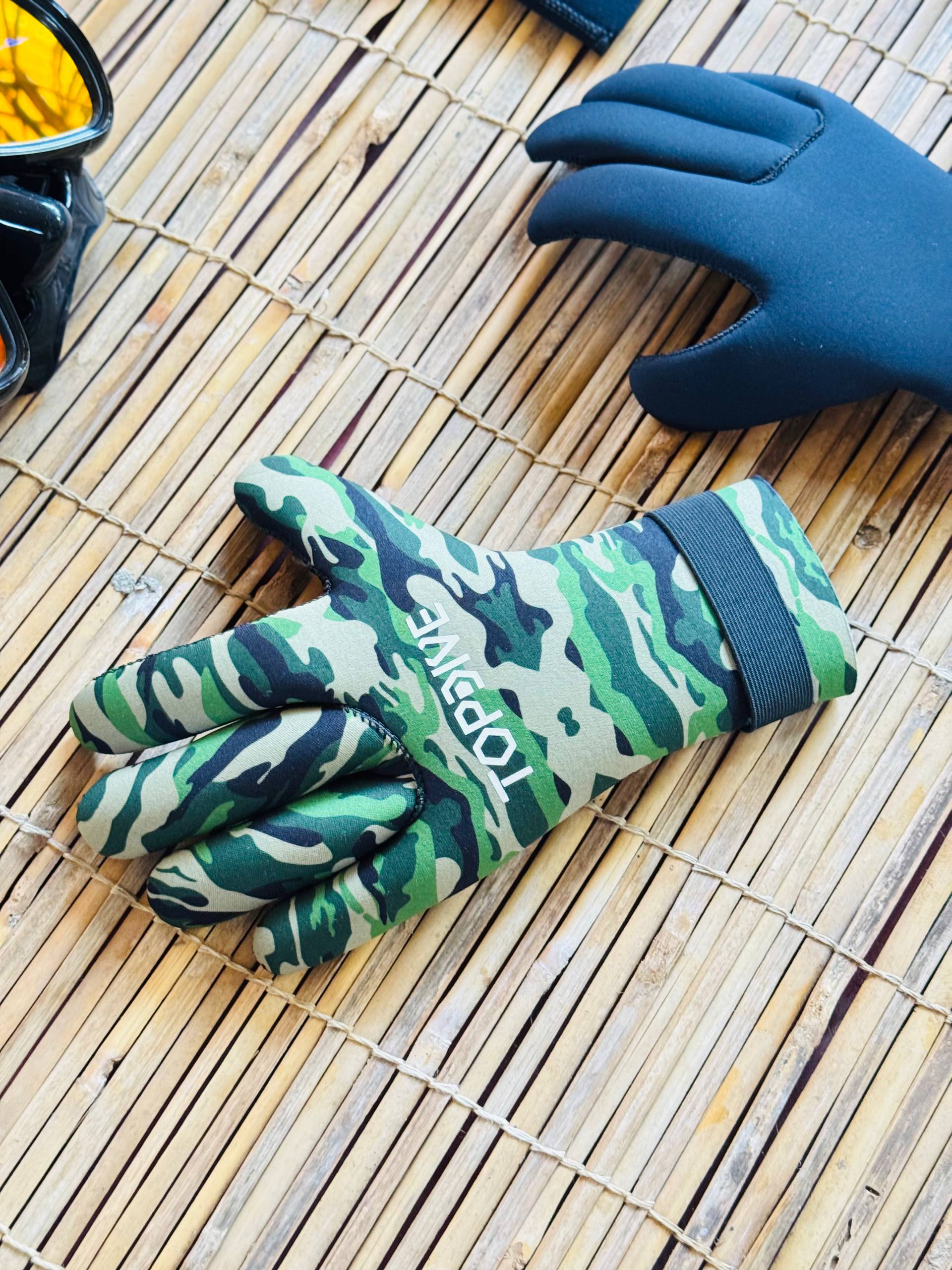 Coral Gloves